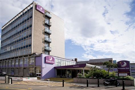 premier inn london reviews|More.